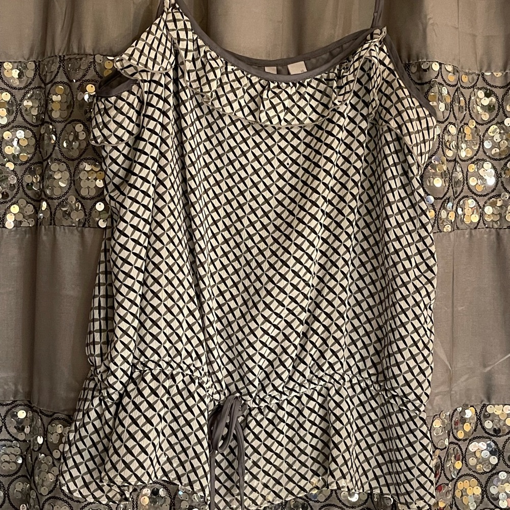 Cute comfy summer top can be dressed up or down .